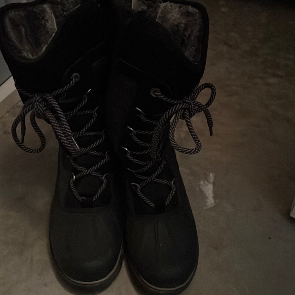 Thermal faux fur lined winter boots withstand up to -5 degree and are waterproof